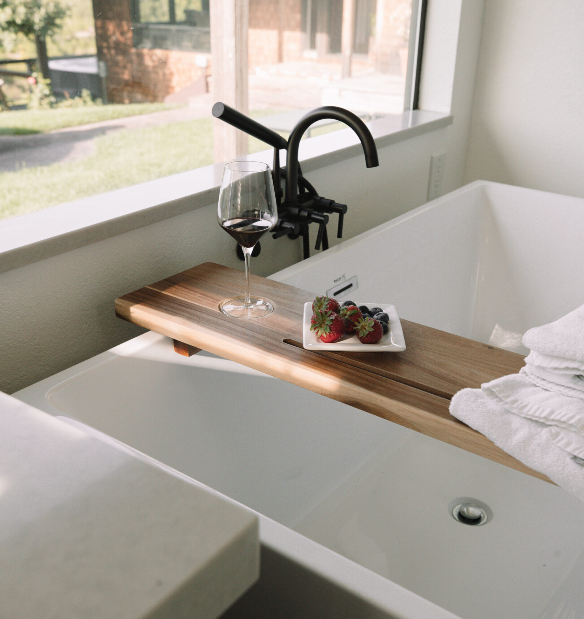 sotoyome estate bathtub